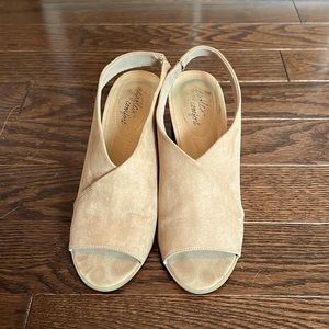 Heeled peep toe shoes, size 8